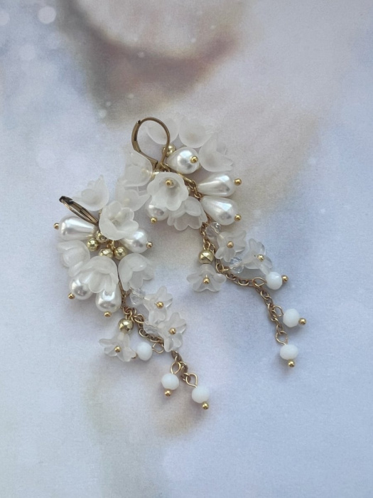 Bílé zvonečkové náušnice