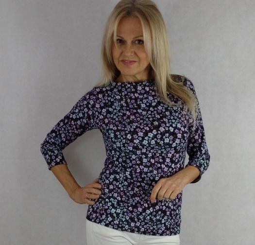 Tričko s rovným lodičkovým výstřihem