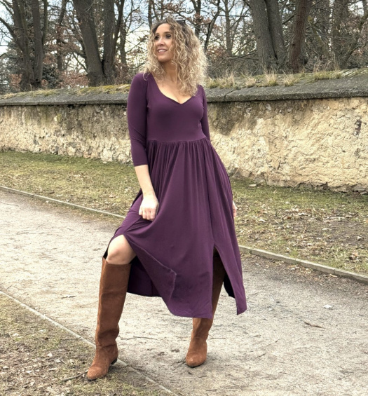 Šaty s rozparky fialové