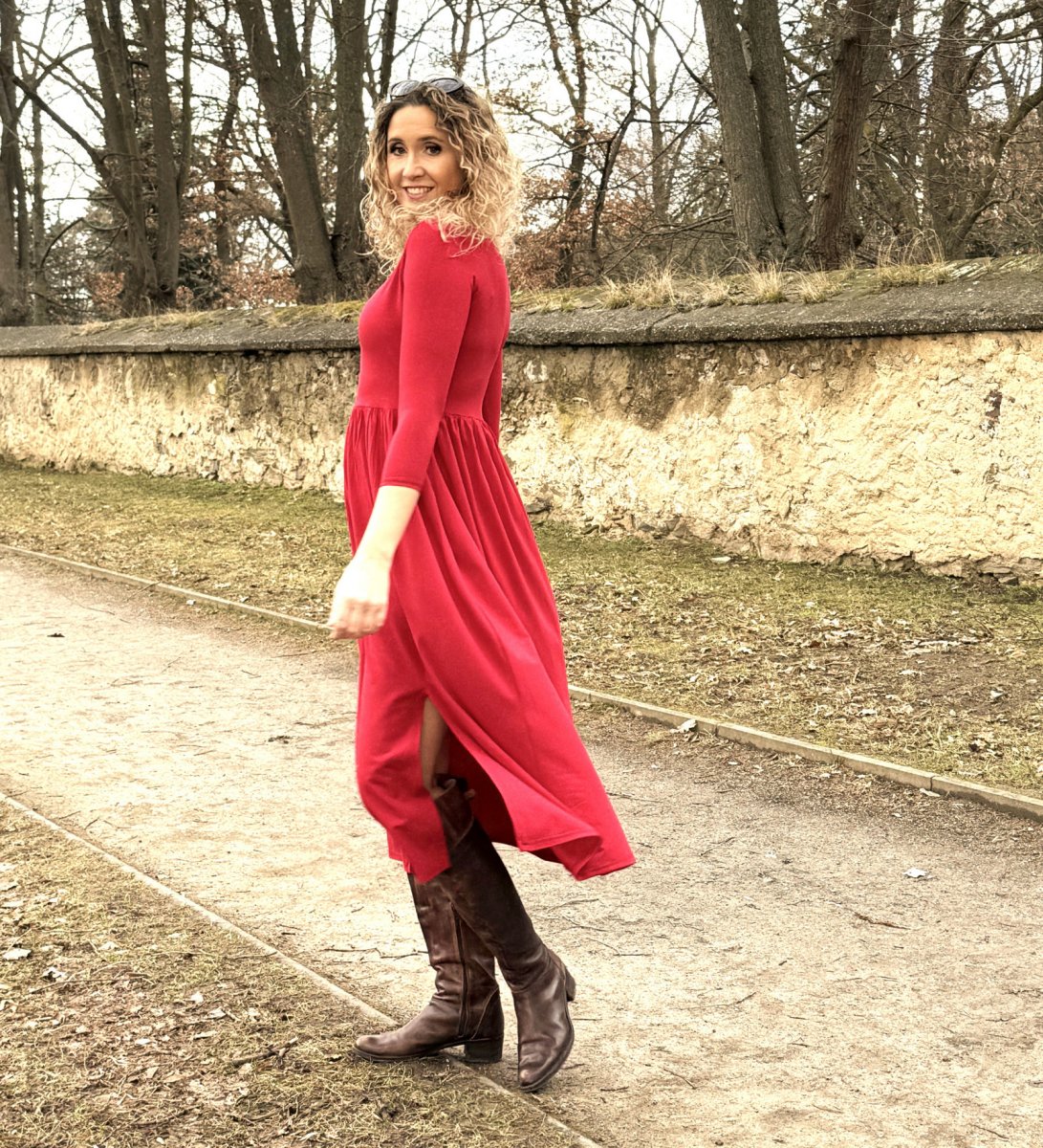 Šaty s rozparky červené