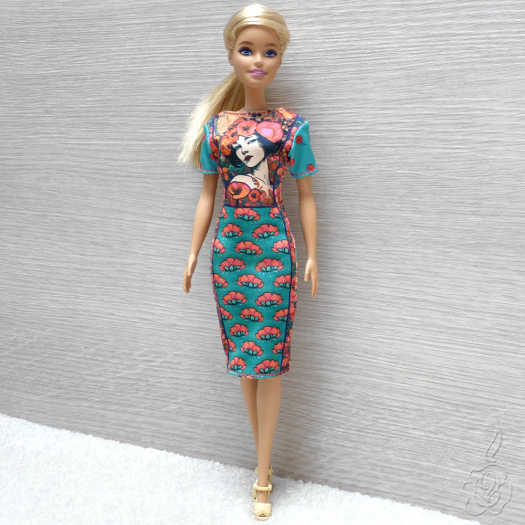 Barevné šatičky pro Barbie