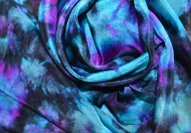 Smaragdová hedvábná šála 30x130