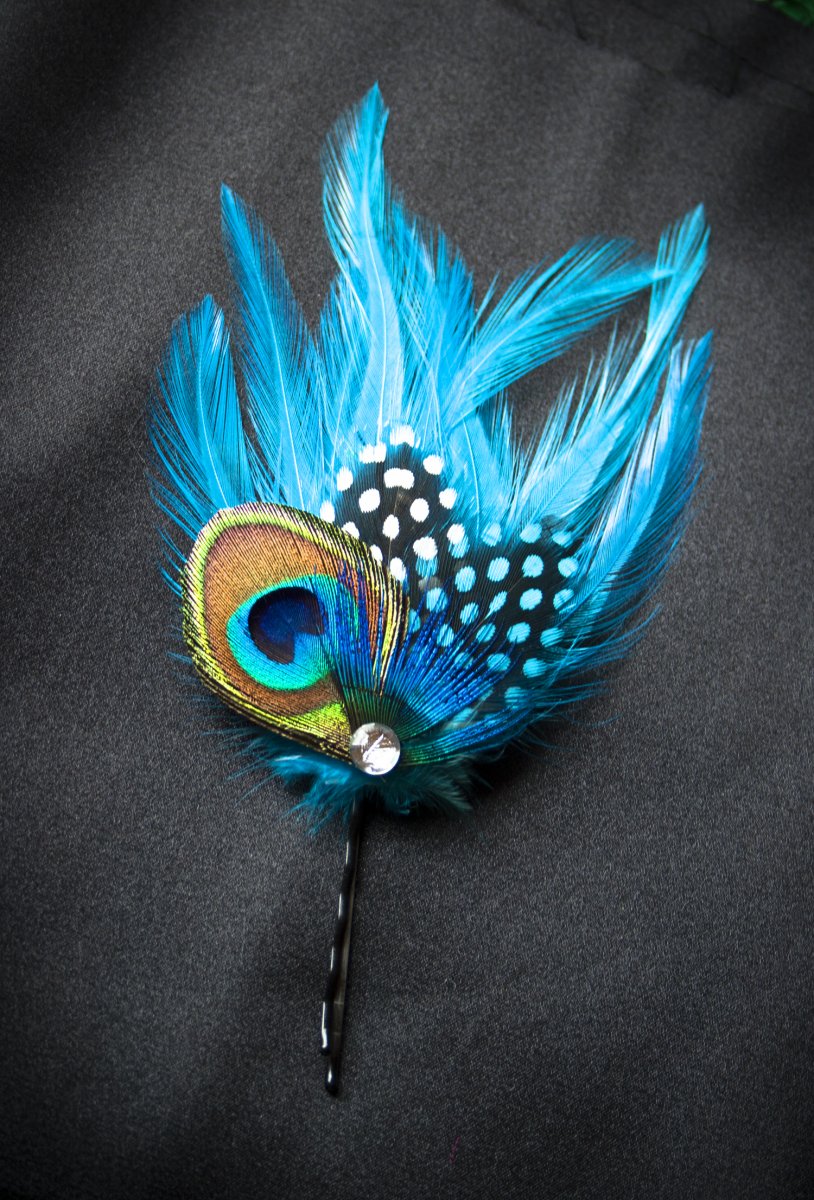 Peříčkový fascinátor