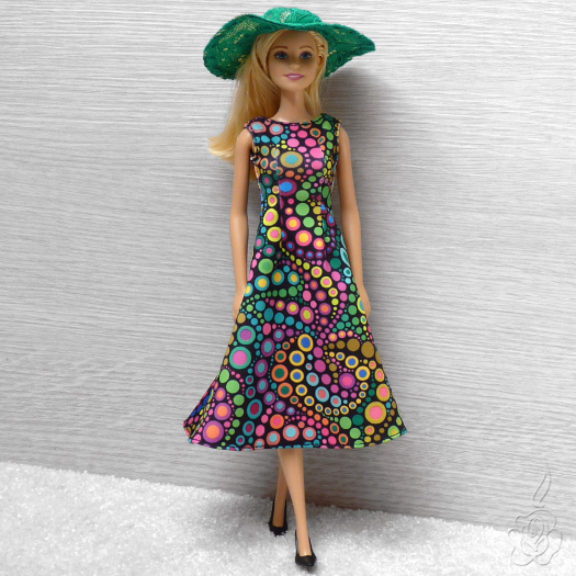 Barevné šaty pro Barbie