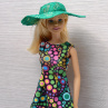 Barevné šaty pro Barbie