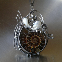 Náhrdelník Serena  (amonit + perla)