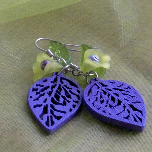 Fialové lístečkové náušky