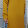 Šaty s rolákem - 3D efekt - barva hořčicová, velikost L - VELKÝ VÝPRODEJ