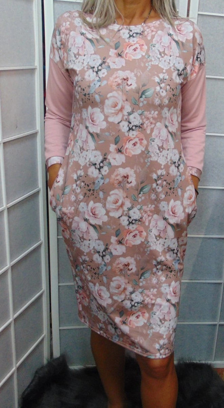Šaty s kapsami - růže na pudrové, velikost M (teplákovina)