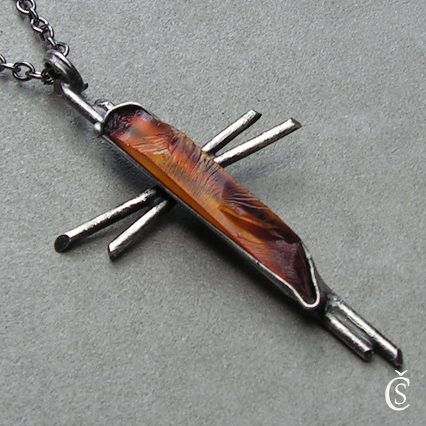 Jantarový křížek