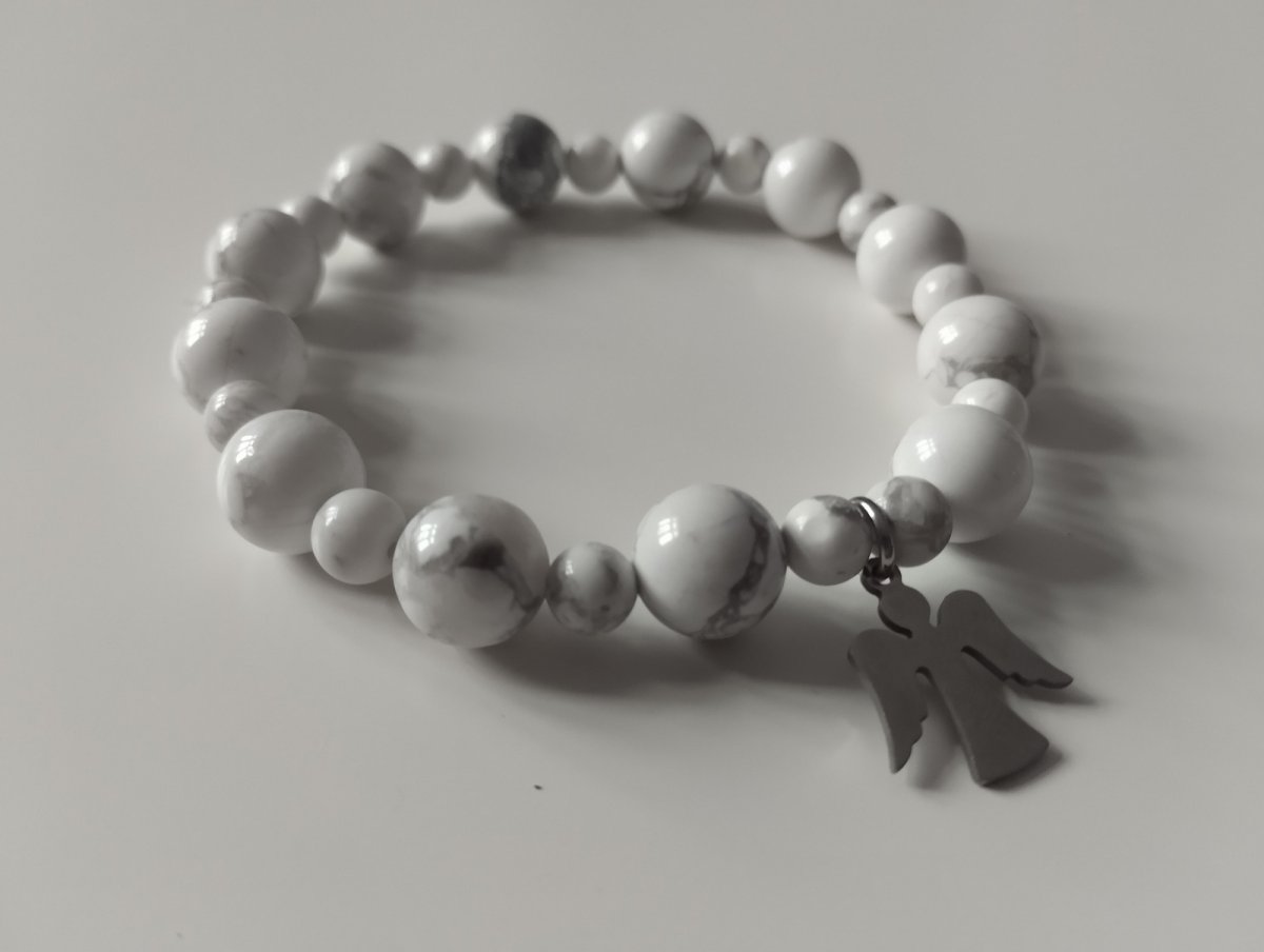 Náramek magnezitový s andílkem nerezovým