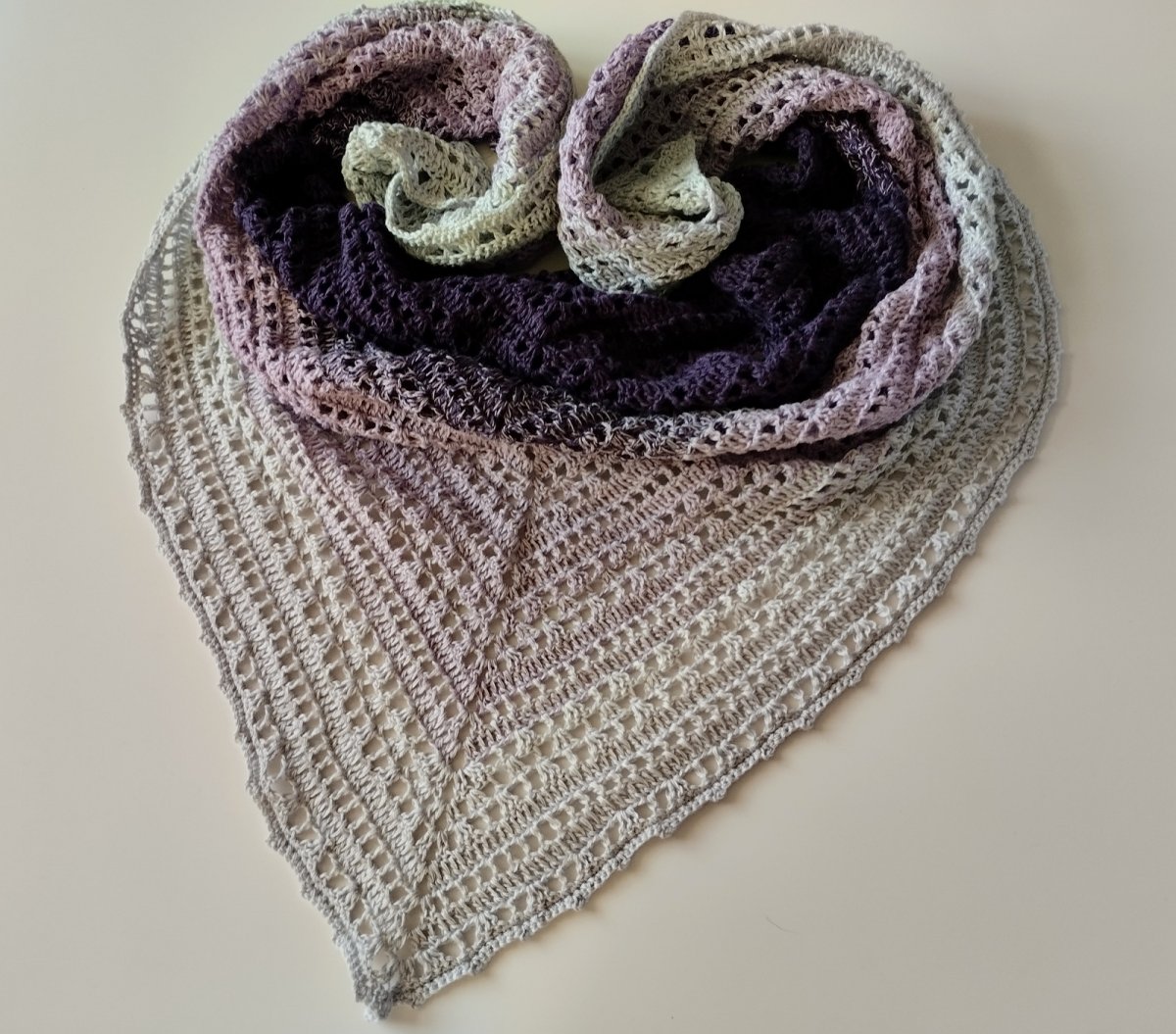 Šátek-pléd háčkovaný "Fialová s myší"