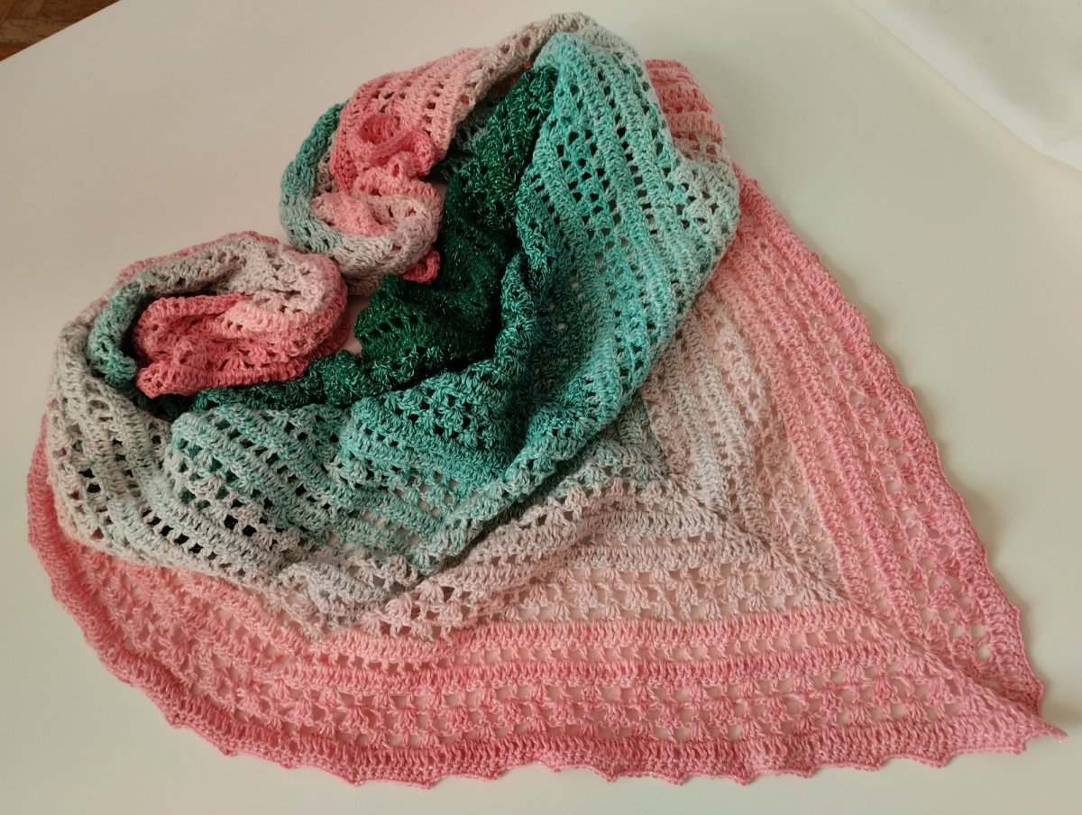 Šátek-pléd háčkovaný "Petrolejka s růžovou" 