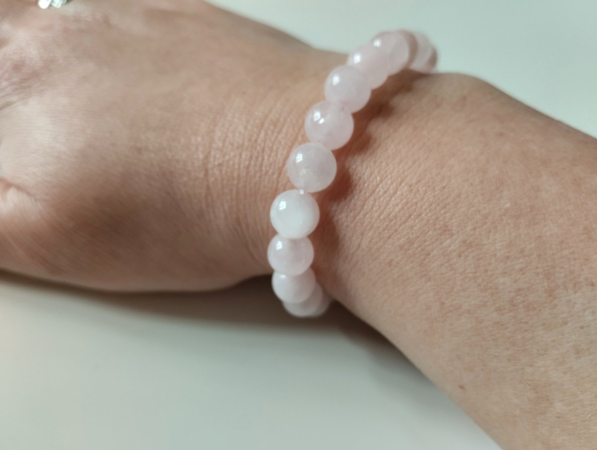 Náramek z minerálu růženín