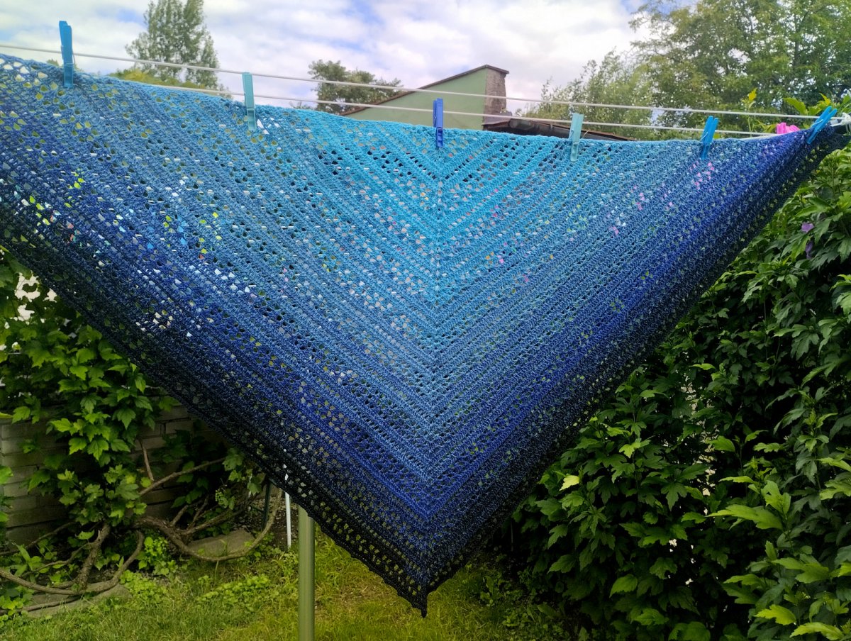 Šátek háčkovaný "Noční modrá"