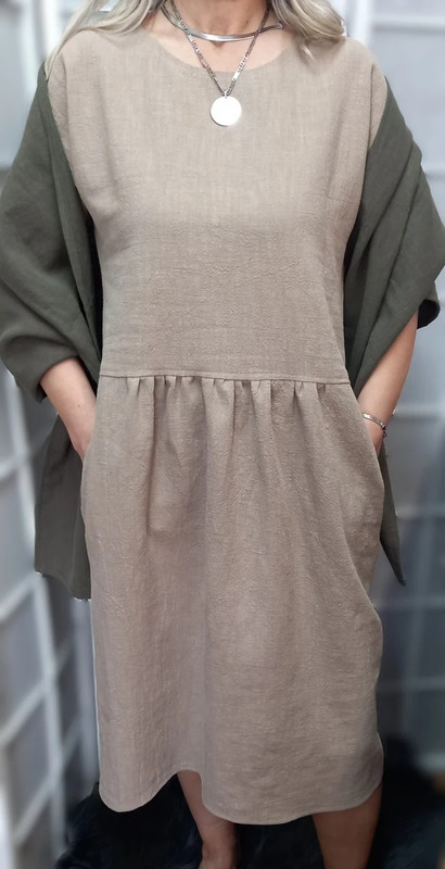Lněné šaty s kapsami - barva světle hnědá, velikost L/XL *S*L*E*V*A*