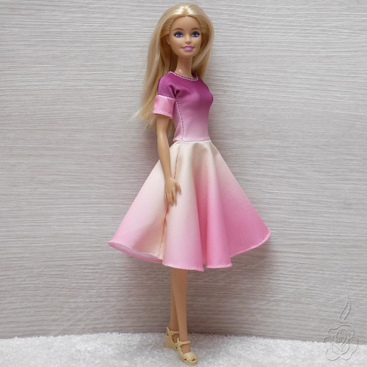Růžové šatičky pro Barbie