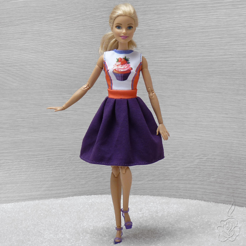 Barevné šatičky pro Barbie