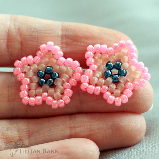 Drobné kvítky do ucha