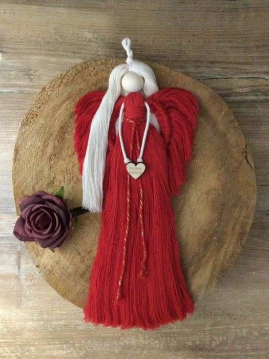 Macramé andělka v boho stylu se srdíčkem KRÁSNÉ VÁNOCE.
