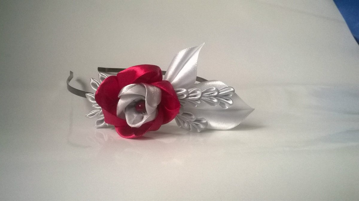 Elegantní květinová čelenka