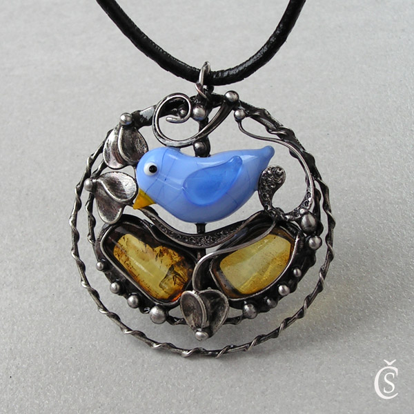 Ve větvích - Jantar, sklo