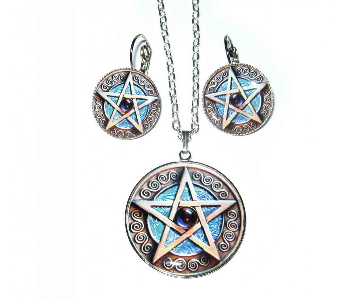 Pentagram vepsaný do kruhu.