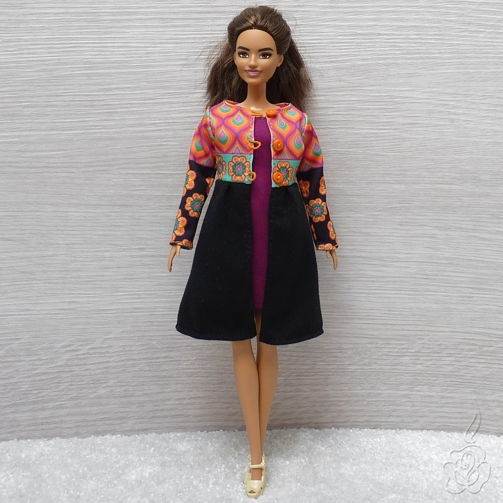Barevný kabátek pro Barbie
