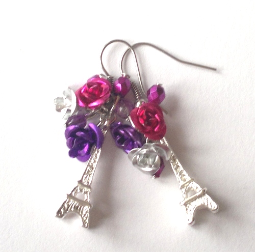 Náušky Eiffelovky v růžích růžovo-fialové.