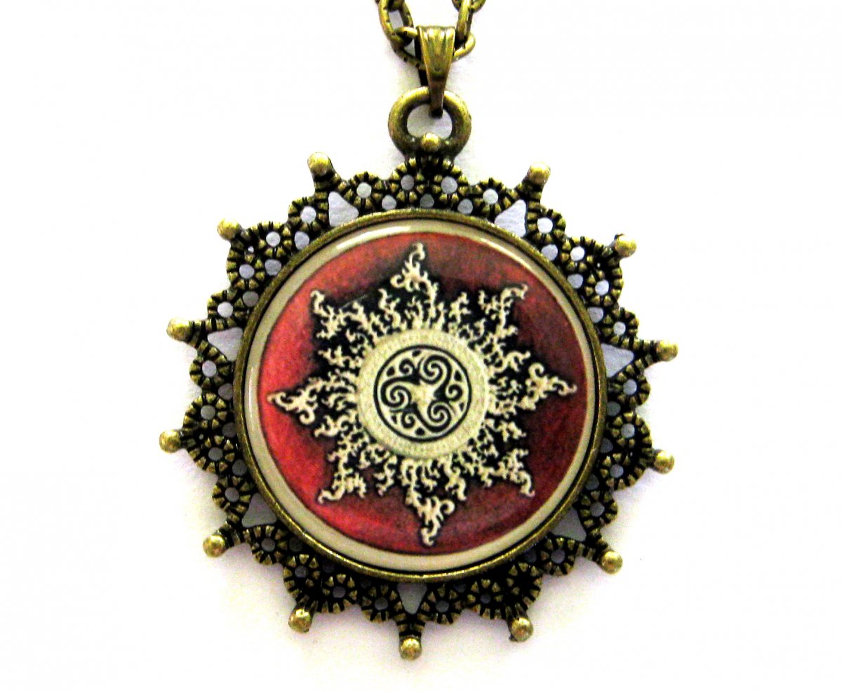 Keltské slunce s triskelem.