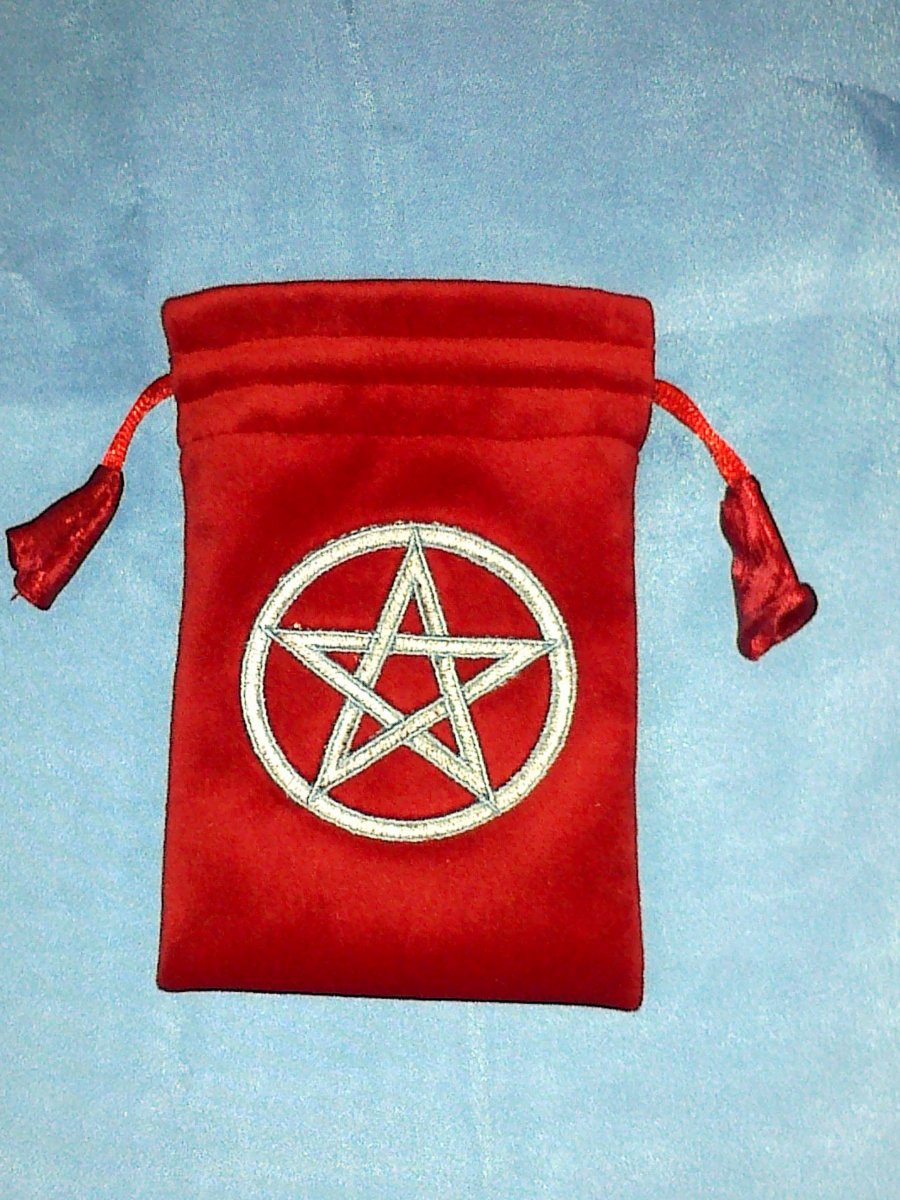 Sametový pytlík s výšivkou