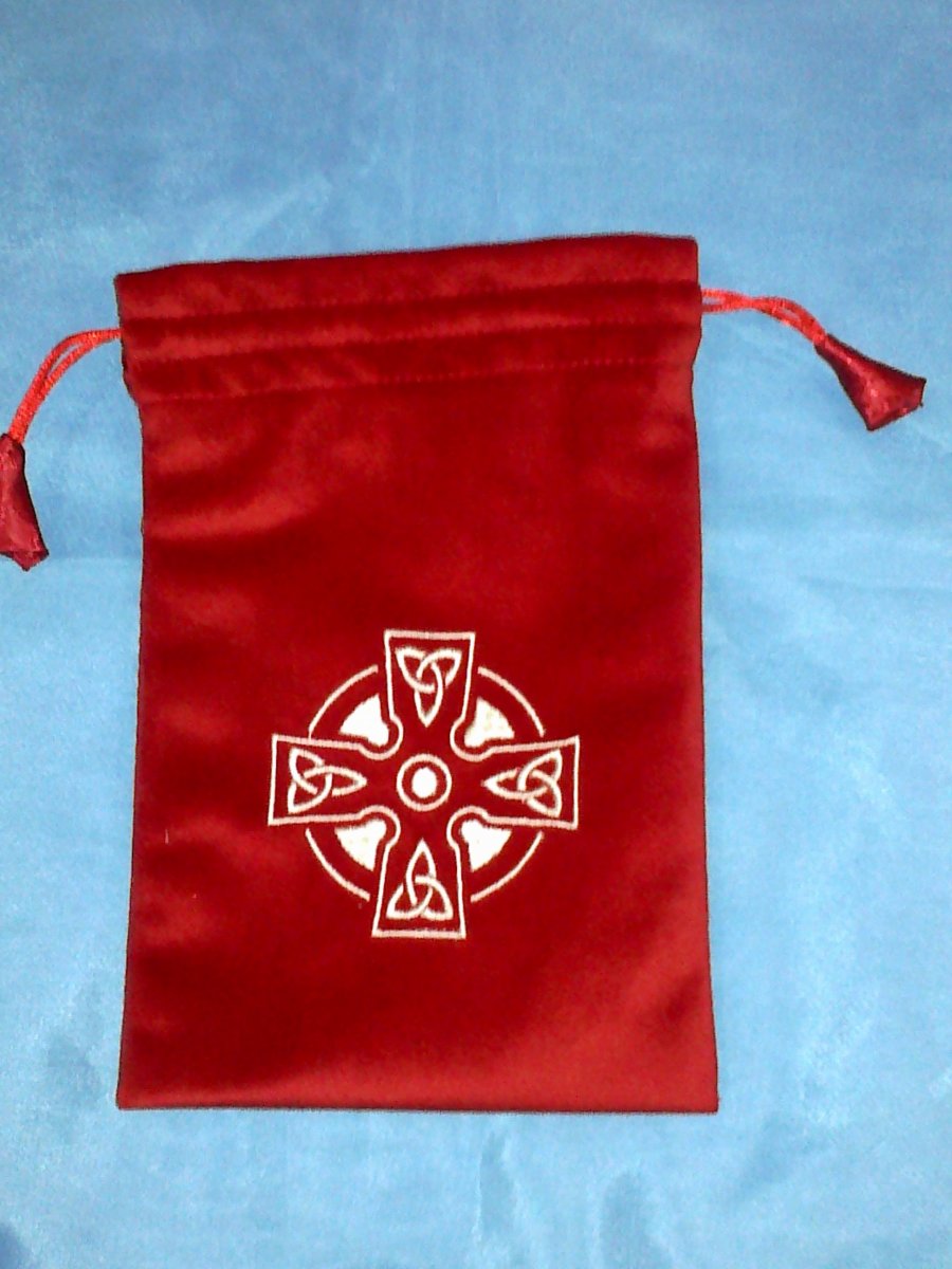 Sametový pytlík s výšivkou