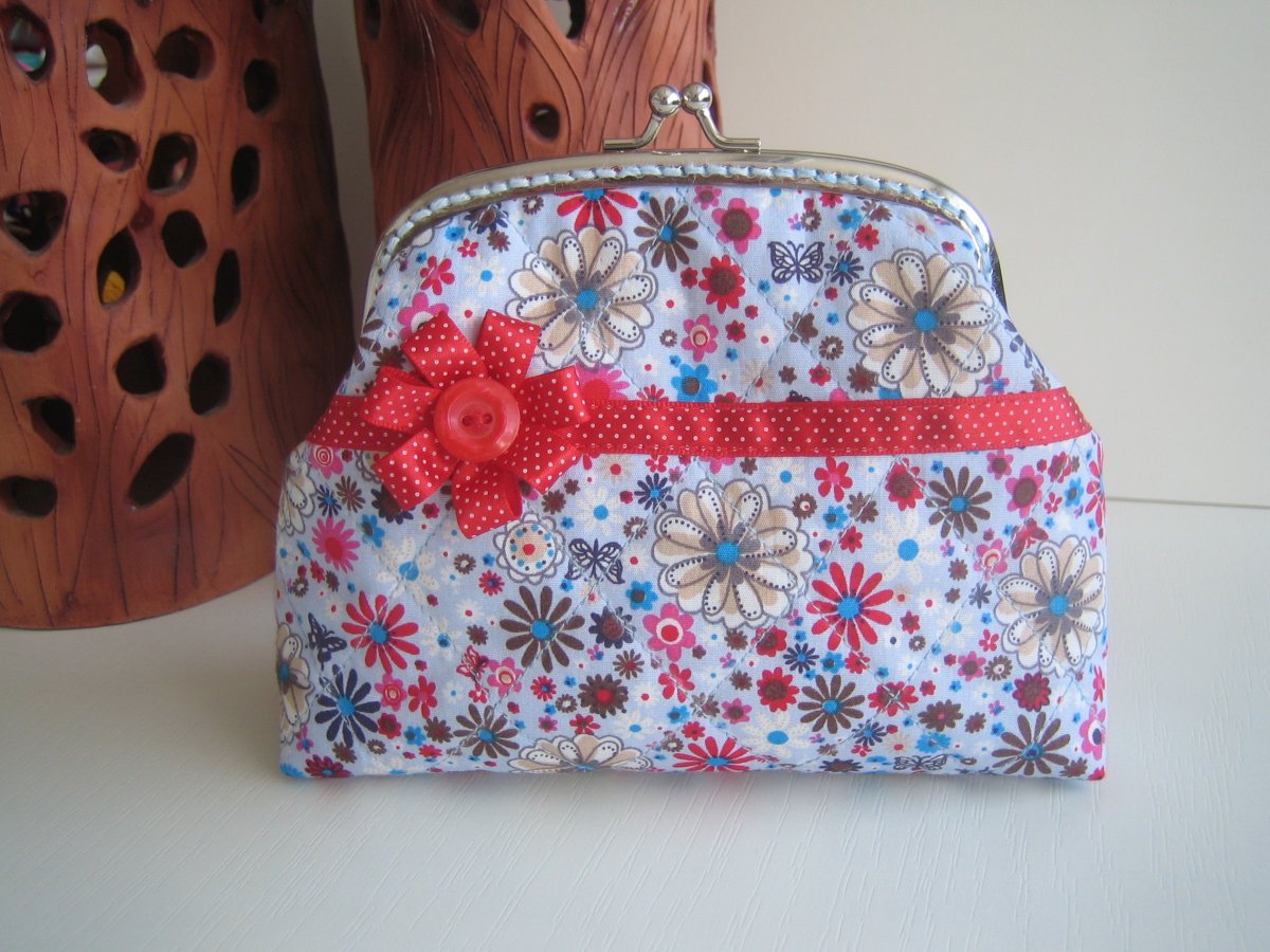 Kytičky s puntíkatou mašlí :)