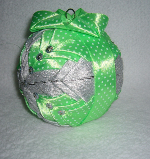 Vánoční baňka - zelená s puntíky (19_60)