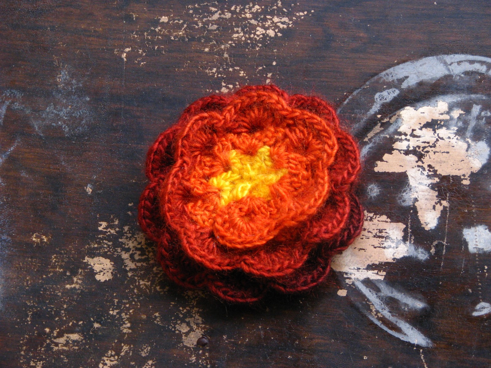 Žlutooranžová brož