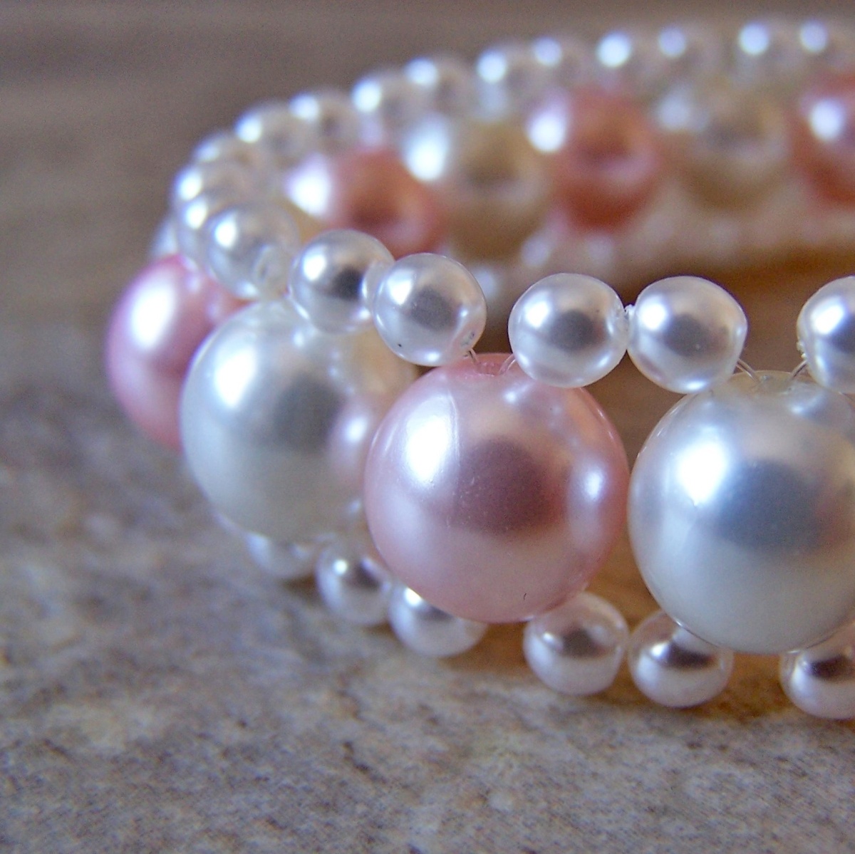 Náramek z voskových perel