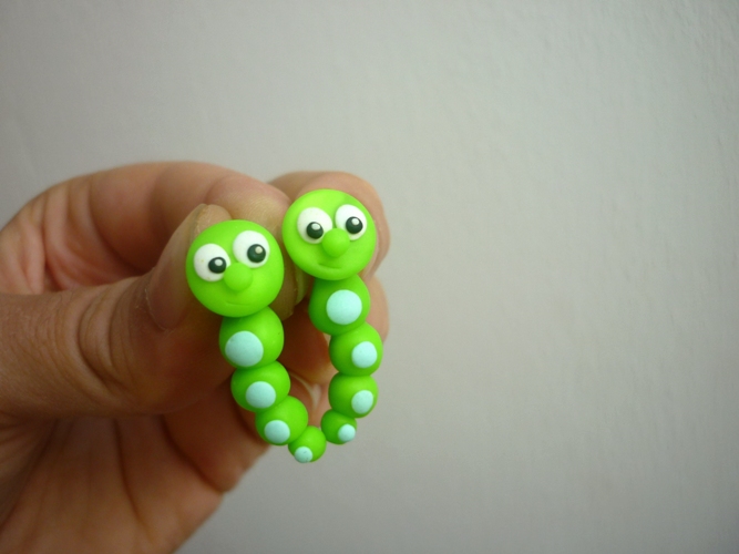 Neon housenky skrz ucho - náušnice