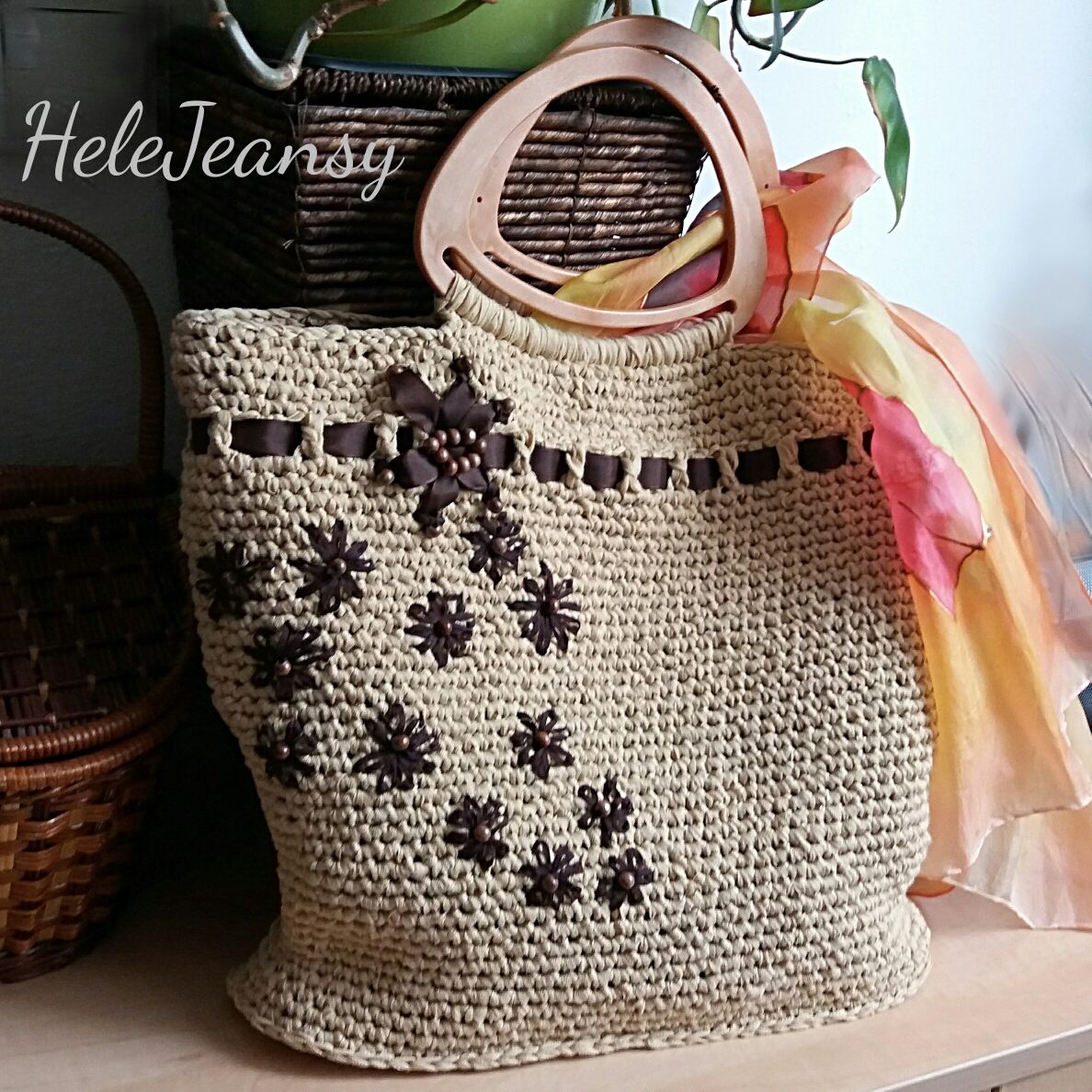 Háčkovaná s retro uchy