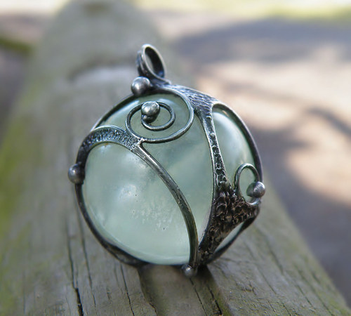 Světýlko v kleci...(kulička 2,7cm, svítí ve tmě)