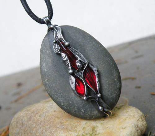 Odkaz doby kamenné...(říční kámen, šperkové sklo)