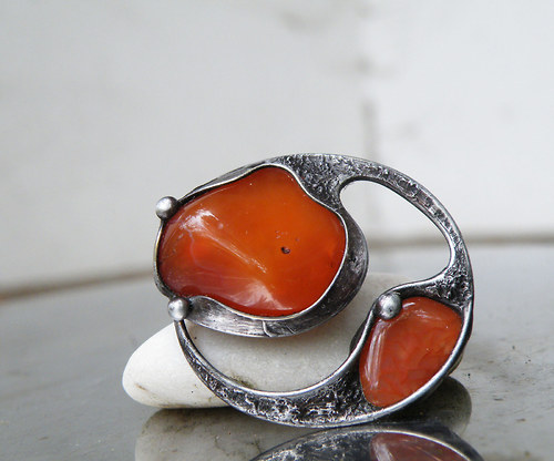 Dva světy v podzimním hávu...(Karneol) brož