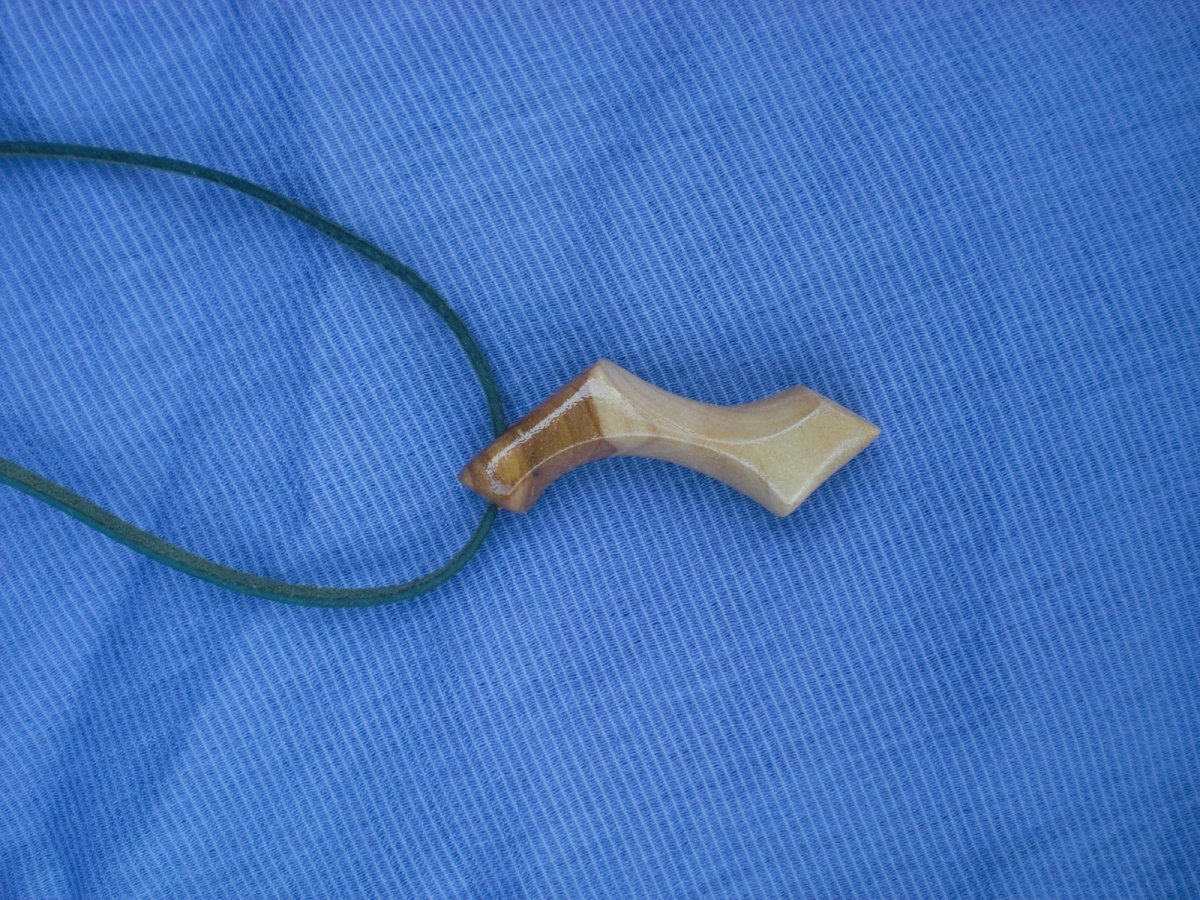 přívěsek z jablůňky