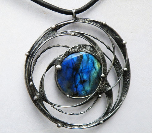 Lúnë silmë...(Labradorit)