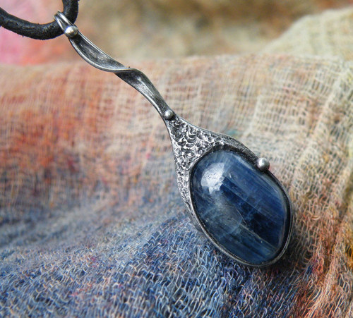 Modrý jako noční nebe