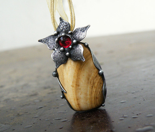 Pouštní květ...(Jaspis, sklo) 