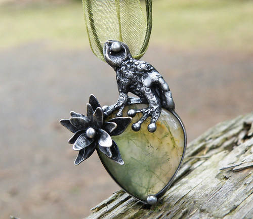 Lesní jezírko s žabkou a leknínem (Mechový Achát) 