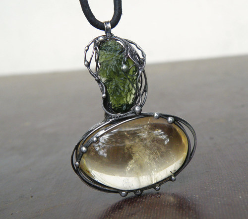 Nefelé...(pravý citrín, vltavín 2,4g)