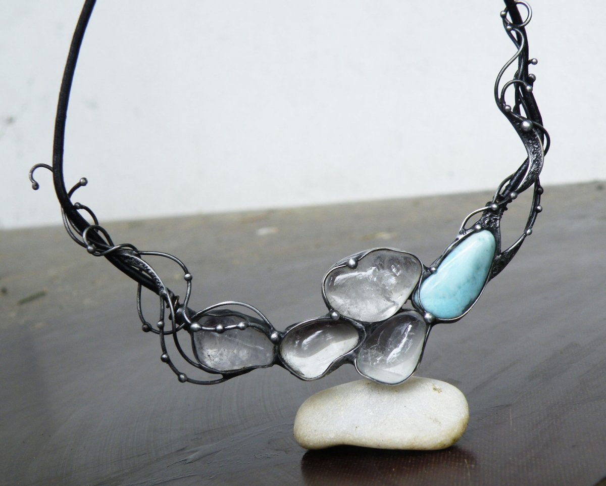 Teče tudy řeka... (křišťál, larimar)