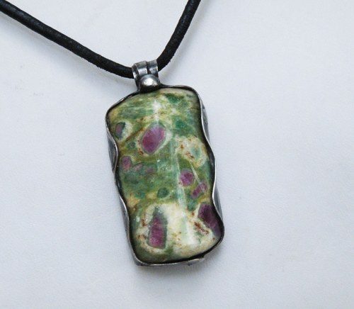 Obraz...(rubín ve fuchsitu) 