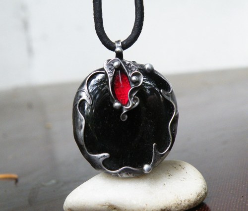 Nyérë...(zlatý obsidián, sklo) oboustranný